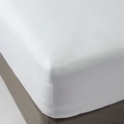 300 Thread Count Ultra Soft Fitted Sheet - Threshold